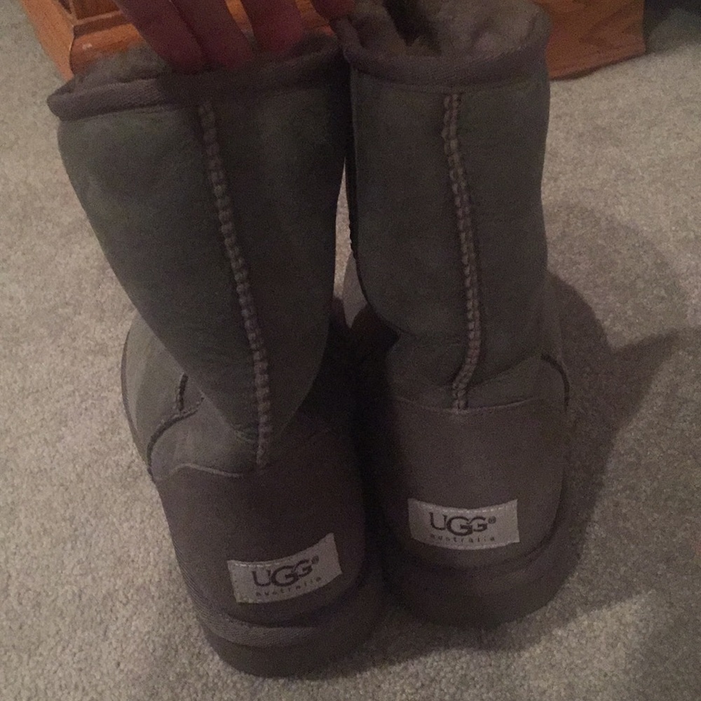 Short Gray Uggs Size 8